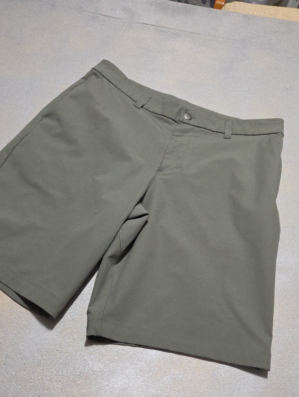 lululemon athletica Men's Flat-Front Shorts — Olive Green